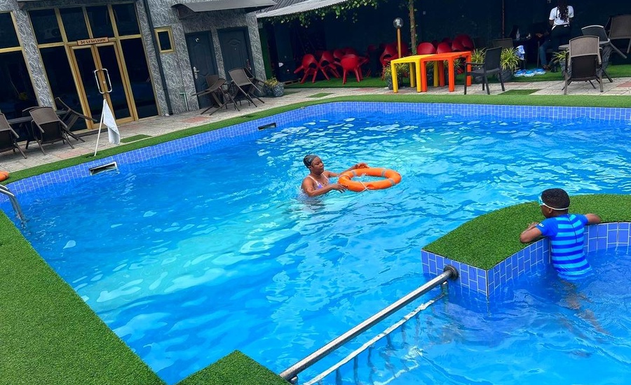Luxury Hotel 3